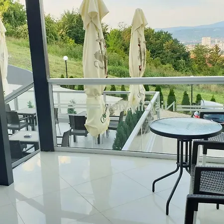 Ξενοδοχείο Garni View & 3*